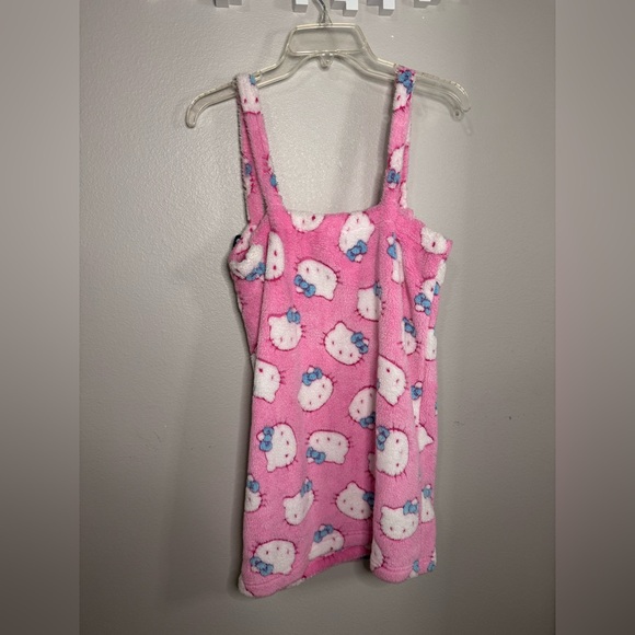 Pink Hello Kitty Robe - Picture 2 of 4